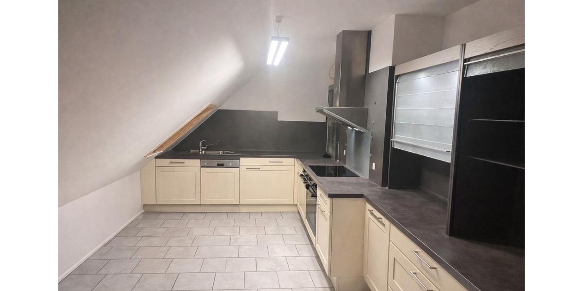 Gepflegte 3 Zimmer Dachgeschoss Wohnung 3 zimmer