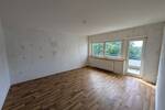 Helle 2-Zimmer Etagenwohnung mit großem Balkon für Singles