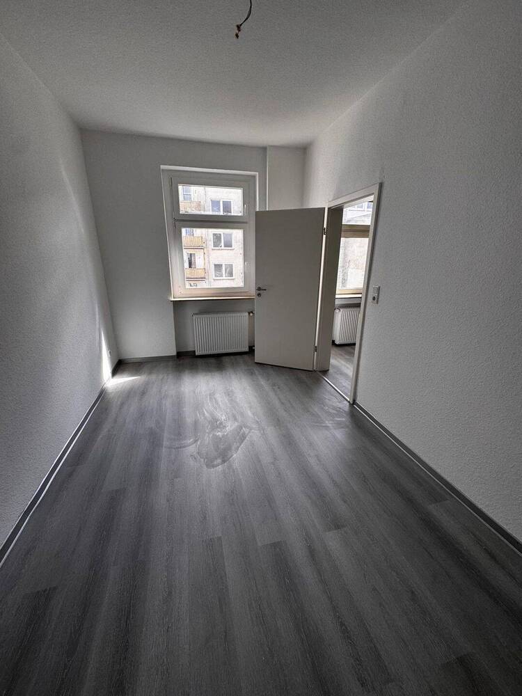 *NEU* RENOVIERTE 3 Zimmer Wohnung 2.OG Rechts in Am Hauptbahnhof