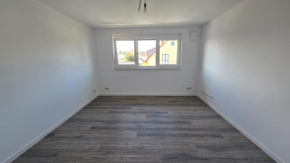 Erstbezug nach Kernsanierung: 3,5-Raum-Wohnung mit gehobener Auss