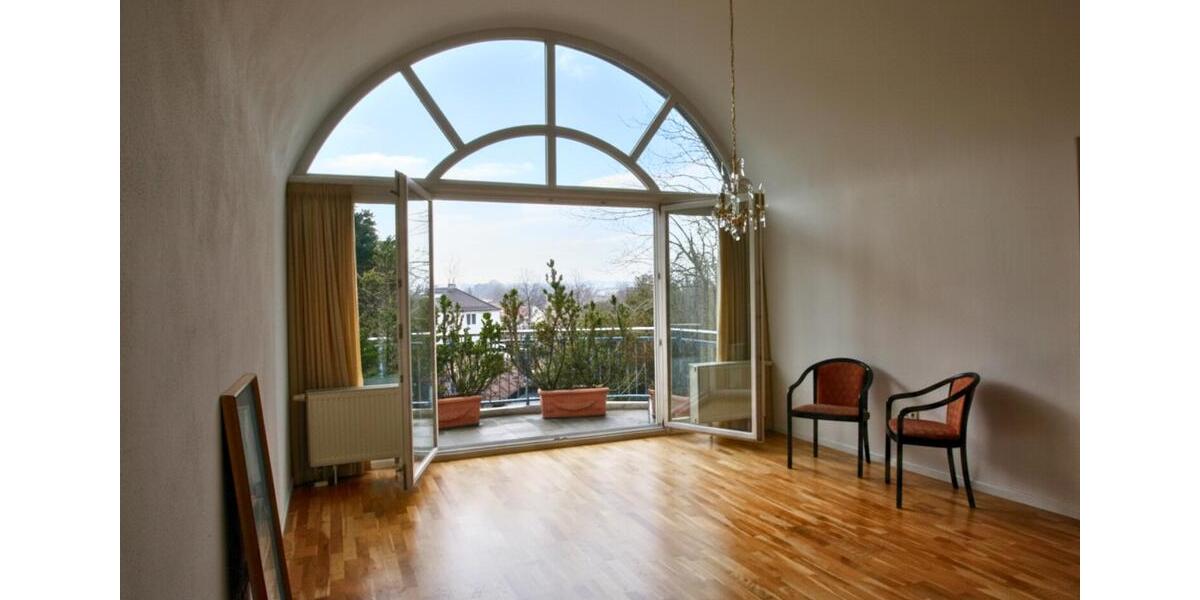 Dachgeschoßwohnung Feldafing - 3.5 Zimmer, 116 m&sup2;, 1.965&euro; | Angebot:26034001