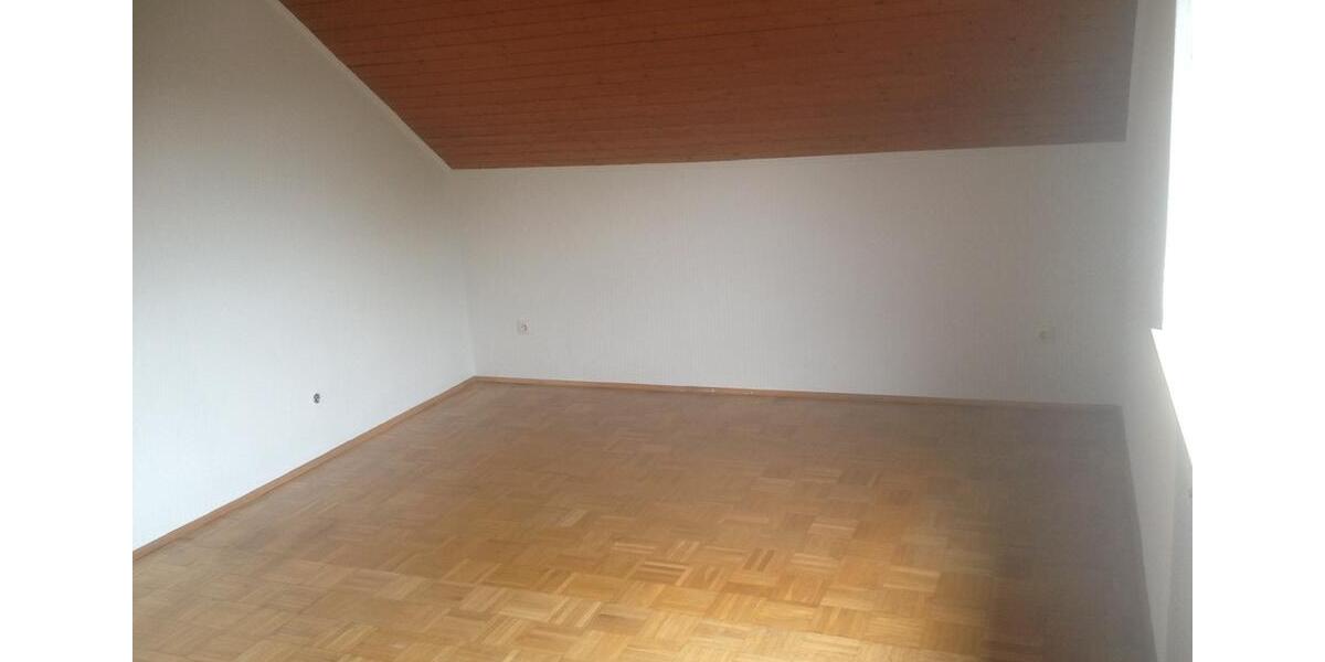 Etagenwohnung Moers Rheinkamp - 4 Zimmer, 130 m&sup2;, 1.500&euro; | Angebot:25150331