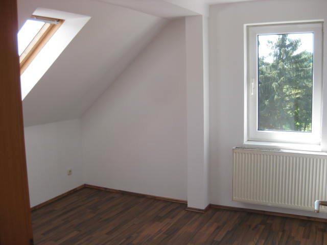 Dachgeschoßwohnung Uetze - 3 Zimmer, 92 m&sup2;, 700&euro; | Angebot:26567078