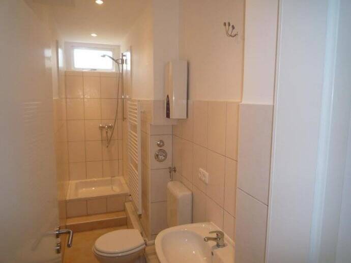 HH-BERGEDORF, Nähe S-Bahnhelle, gepflegte 2,5 Zi.-Whg60m², EBK, Balkon, Dielenboden € 860,- inkl. zzgl. Hzg. 2 zimmer