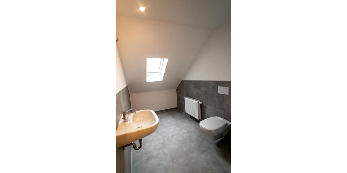 Dachgeschoßwohnung Burgstädt - 5 Zimmer, 136 m&sup2;, 1.150&euro; | Angebot:24353946