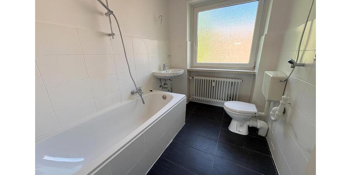 Etagenwohnung Bremerhaven Schiffdorferdamm - 3 Zimmer, 76 m&sup2;, 589&euro; | Angebot:26677135