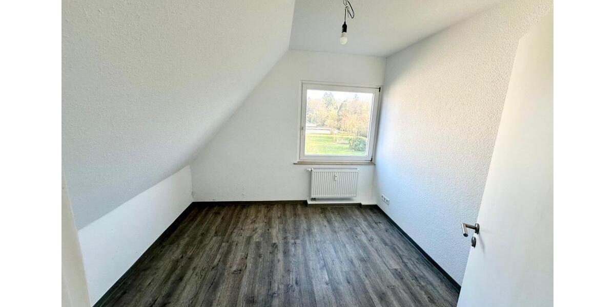 Dachgeschoßwohnung Detmold - 3 Zimmer, 75 m&sup2;, 580&euro; | Angebot:25430655