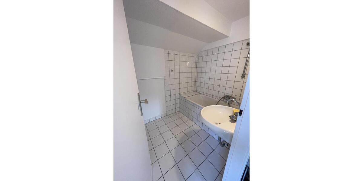 Dachgeschoßwohnung Wuppertal Elberfeld - 1 Zimmer, 28 m&sup2;, 260&euro; | Angebot:25149658