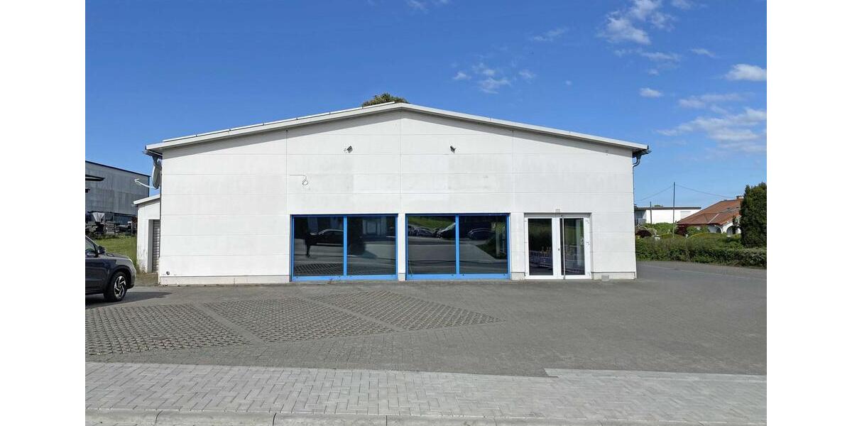 Vielseitige Gewerbehalle – ideal für Handel, Studio oder Lager zimmer