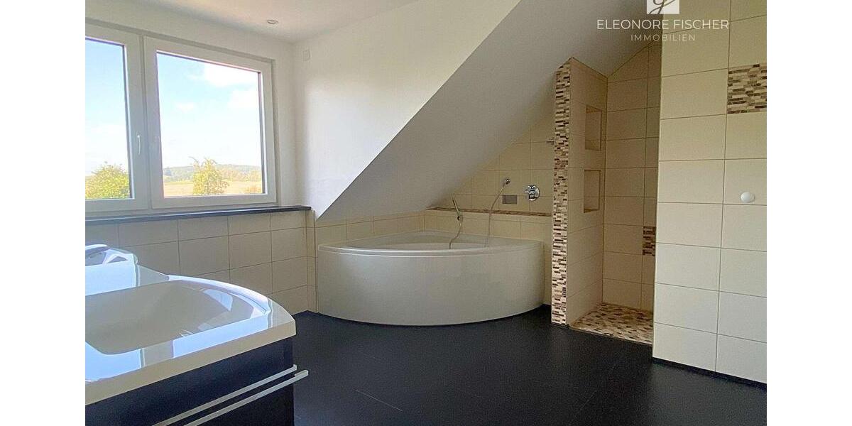 Dachgeschoßwohnung Fünfstetten - 5.5 Zimmer, 186 m&sup2;, 1.250&euro; | Angebot:22354812