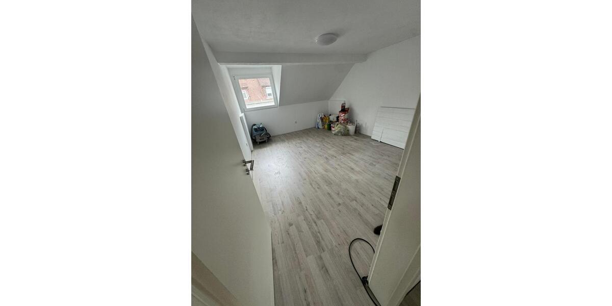 Dachgeschoßwohnung Ehingen (Donau) - 3.5 Zimmer, 90 m&sup2;, 1.000&euro; | Angebot:26670354