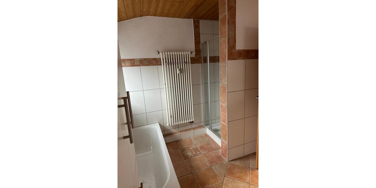 Dachgeschoßwohnung Adelsheim - 3.5 Zimmer, 120 m&sup2;, 1.000&euro; | Angebot:26383093