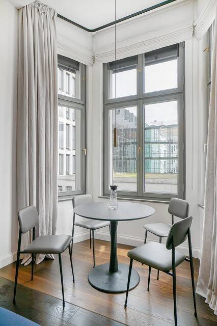 Möbliert: Eleganz trifft Geschichte - Stilvolle AltbauWohnung im Herzen Berlins
