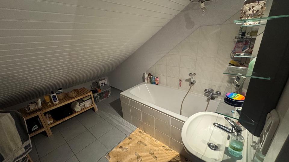 Etagenwohnung Stockheim - 4 Zimmer, 100 m&sup2;, 800&euro; | Angebot:26268473