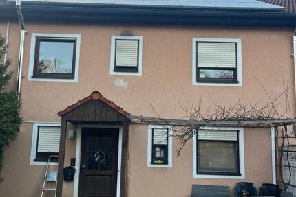 Haus Kleinlangheim - 5 Zimmer, 147 m&sup2;, 1.250&euro; | Angebot:25086117