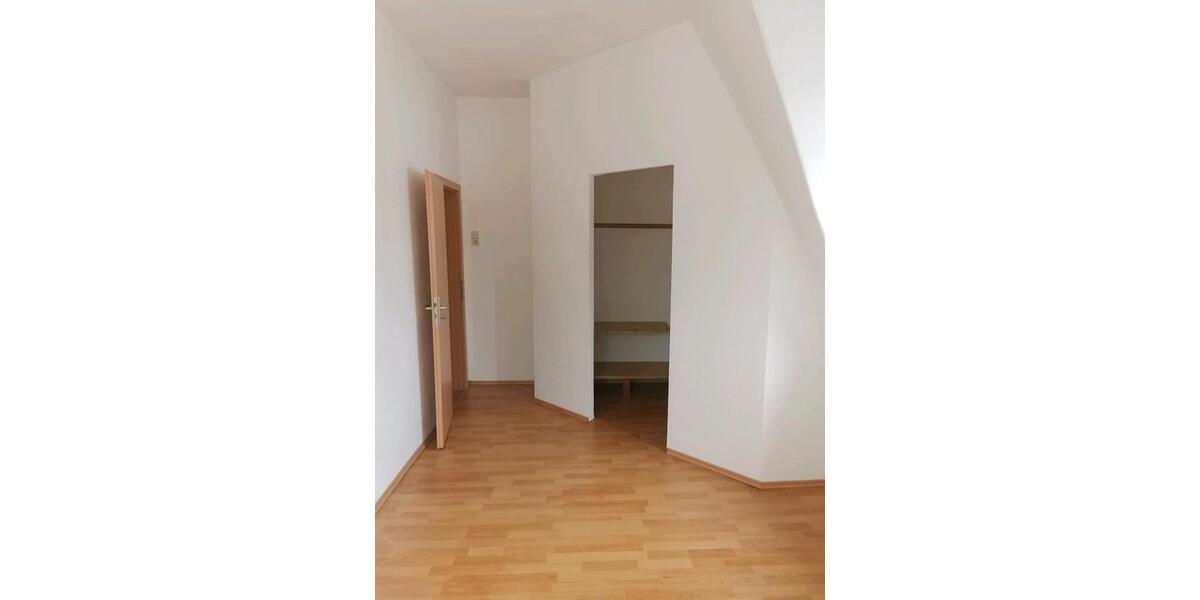 Dachgeschoßwohnung Oberlungwitz - 5 Zimmer, 110 m&sup2;, 550&euro; | Angebot:24384945