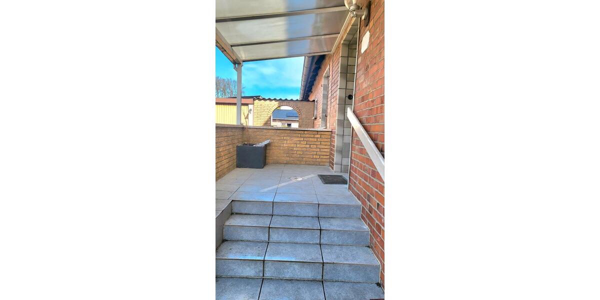 Einfamilienhaus Hillerse - 8 Zimmer, 220 m&sup2;, 1.500&euro; | Angebot:26225554