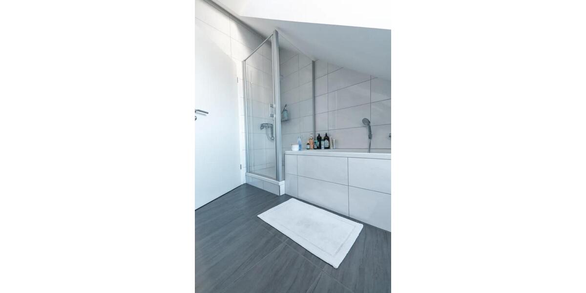 Dachgeschoßwohnung Forstinning - 2.5 Zimmer, 75 m&sup2;, 1.380&euro; | Angebot:24725387