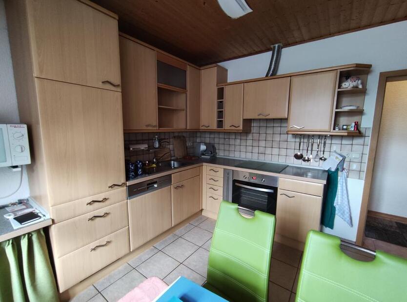 L34W4 - Tolle 3-Zimmer - DG-Wohnung in Vierfamilienhaus, Balkon, Gartennutzung zimmer