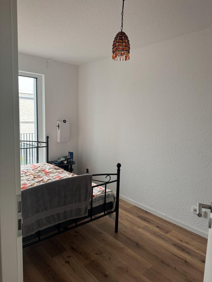 Wg Zimmer in 4 Zimmer Wohnung frei zimmer