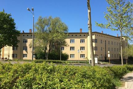 Sanierte 4-Raum-Wohnung im Altbau mit Badewanne, Dusche und Balkon zimmer
