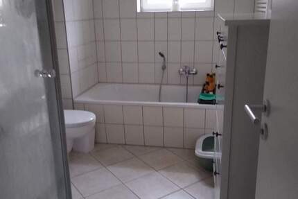 Ruhige und geräumige 3 Raum mit Balkon und Stellplatz 3 zimmer