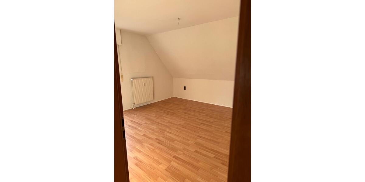 Dachgeschoßwohnung Wiehl - 1 Zimmer, 100 m&sup2;, 1.000&euro; | Angebot:24617726