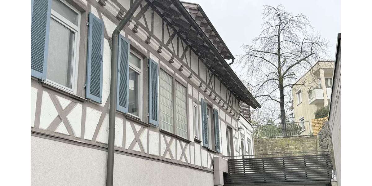 Etagenwohnung Esslingen am Neckar Oberesslingen - 4 Zimmer, 120 m&sup2;, 1.500&euro; | Angebot:25283412