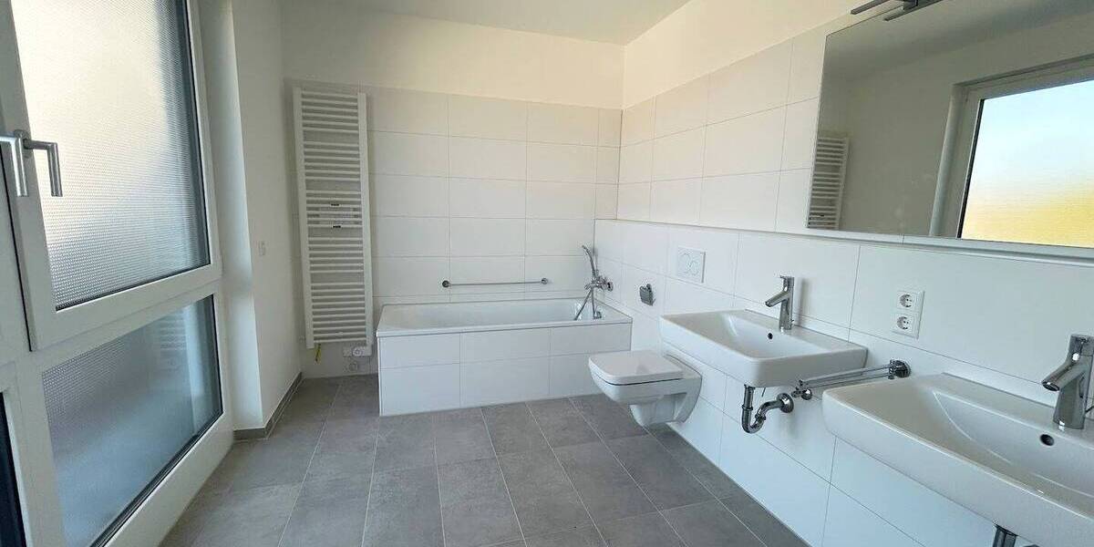 Exklusives Wohnen im 4. Obergeschoss: Traumhafte 3-Zimmer-Neubau-Wohnung mit Dachterrasse 3 zimmer