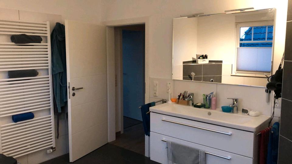 Doppelhaushälfte Rastede - 4 Zimmer, 160 m&sup2;, 1.365&euro; | Angebot:26019698