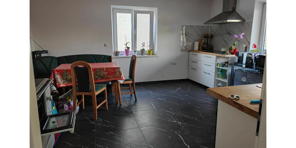 Etagenwohnung Roßbach - 4 Zimmer, 145 m&sup2;, 1.000&euro; | Angebot:26706100