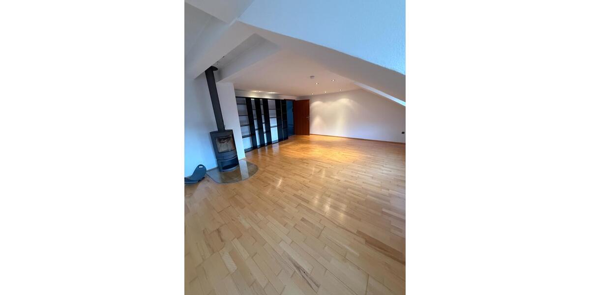 Dachgeschoßwohnung Oberhausen - 3.5 Zimmer, 80 m&sup2;, 660&euro; | Angebot:25143759