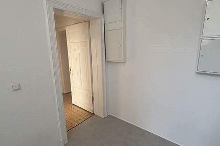 Altbauwohnung im 1. OG, Erstbezug nach Renovierung in Duissern, leider ohne Balkon. 2 zimmer