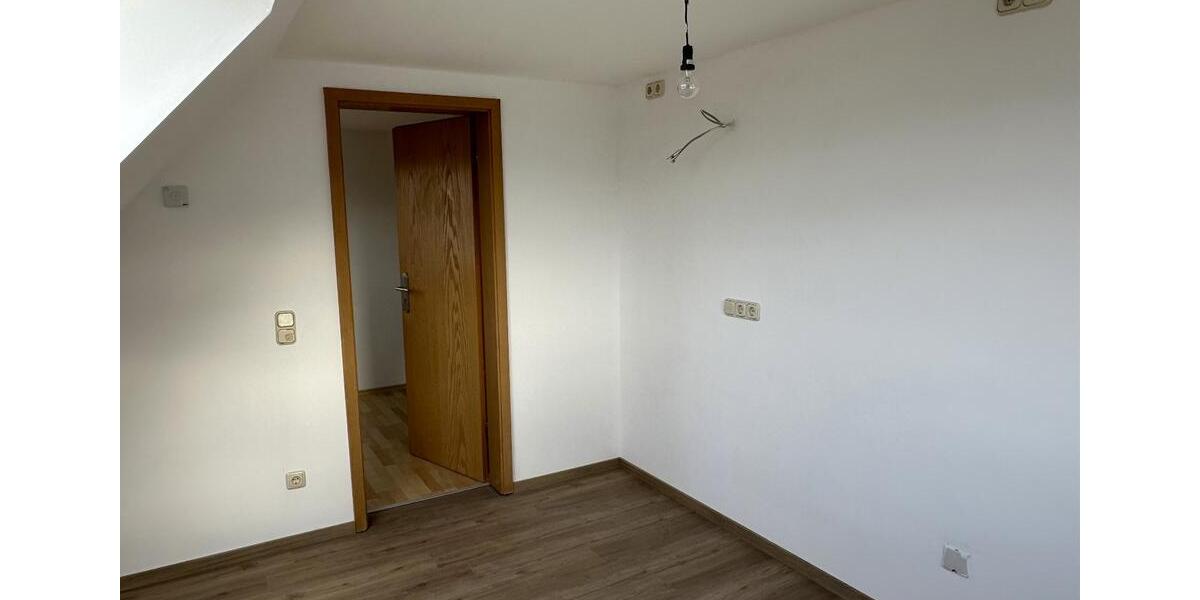 Dachgeschoßwohnung Heßdorf - 3 Zimmer, 70 m&sup2;, 690&euro; | Angebot:27622519