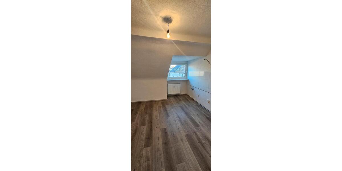 Dachgeschoßwohnung Duisburg Essenberg - 3 Zimmer, 73 m&sup2;, 529&euro; | Angebot:24979248