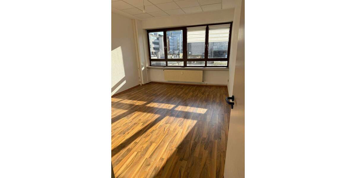 Etagenwohnung Saarbrücken St Johann - 4 Zimmer, 135 m&sup2;, 890&euro; | Angebot:25899693