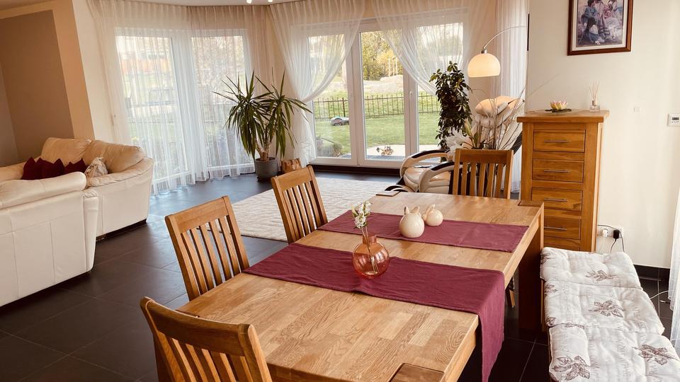 Exklusive 3-Zimmer Erdgeschosswohnung (141m²) mit Garten u. großer Terrasse in Usingen 3 zimmer