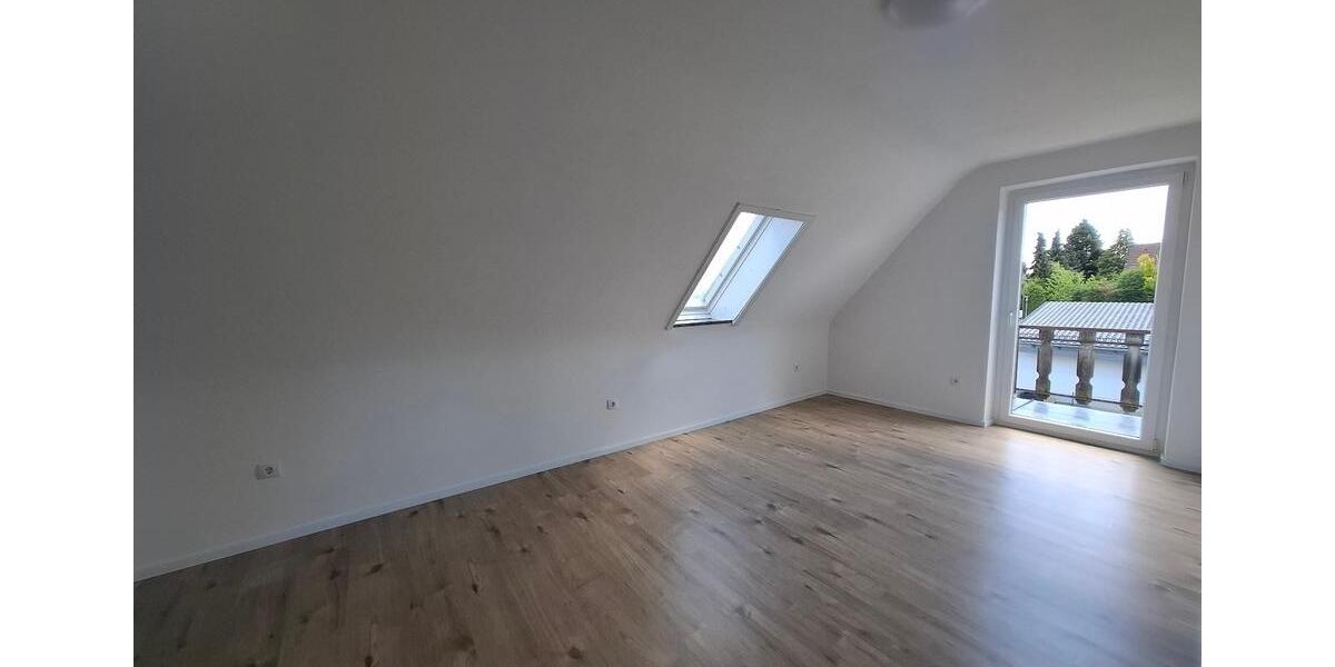 Dachgeschoßwohnung Geisenhausen - 4 Zimmer, 91 m&sup2;, 990&euro; | Angebot:26636176