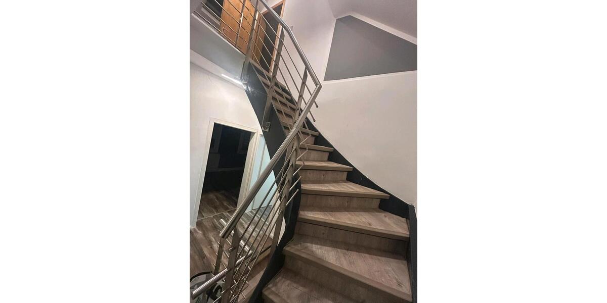 Helle 4-Zimmer-Wohnung auf 3 Etagen - ca. 80m², eigener Eingang 4 zimmer