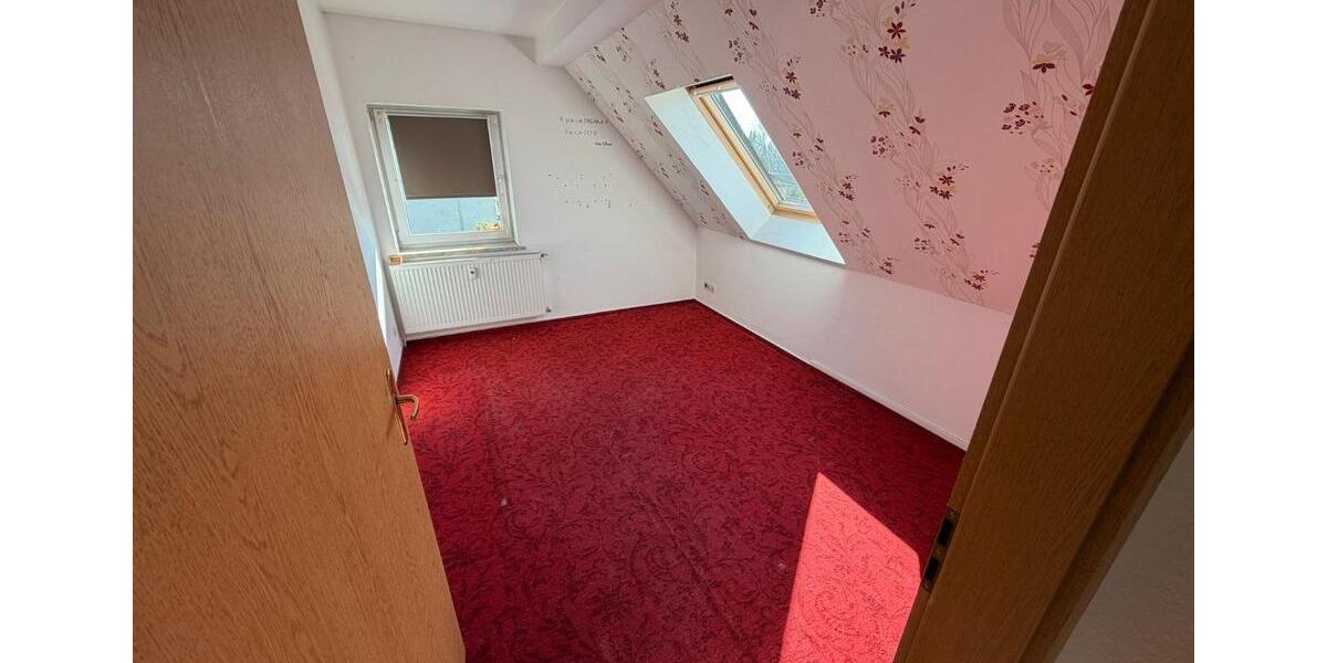 Dachgeschoßwohnung Südliches Anhalt - 3 Zimmer, 73 m&sup2;, 400&euro; | Angebot:26200051