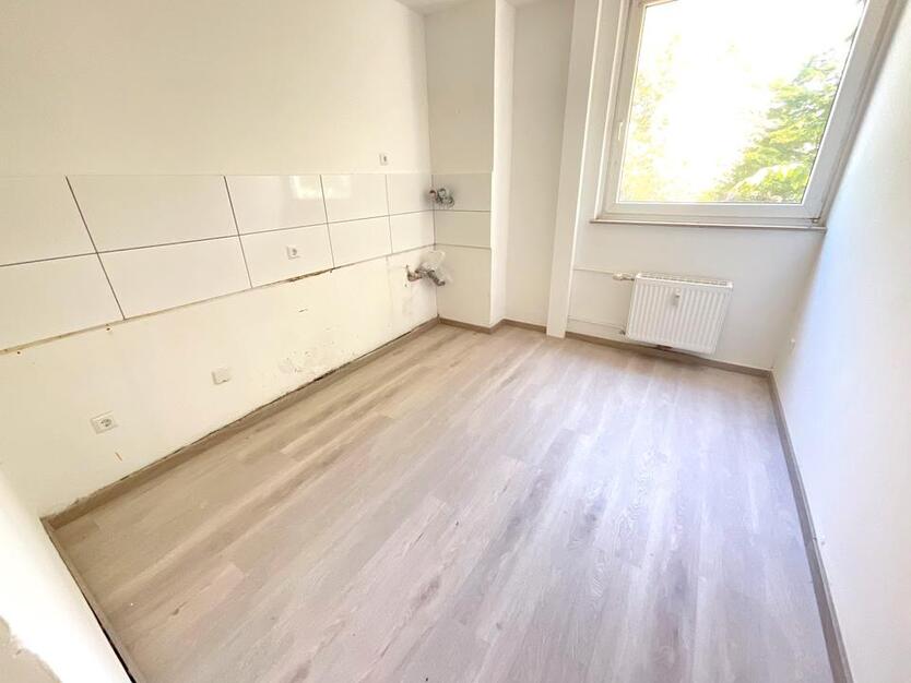 Mit den Kindern nach Kinderhaus, große 4 Zimmerwohnung frei