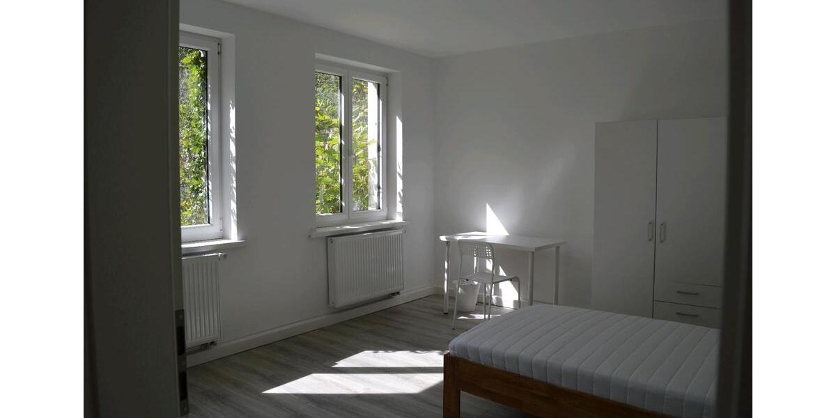 Erdgeschoßwohnung Hof Neuhof - 5 Zimmer, 120 m&sup2;, 300&euro; | Angebot:26630162