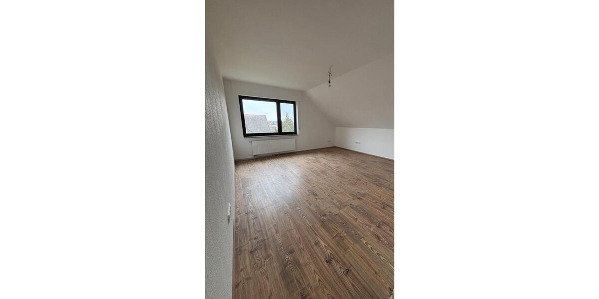 Dachgeschoßwohnung Vlotho - 3 Zimmer, 110 m&sup2;, 900&euro; | Angebot:26603551