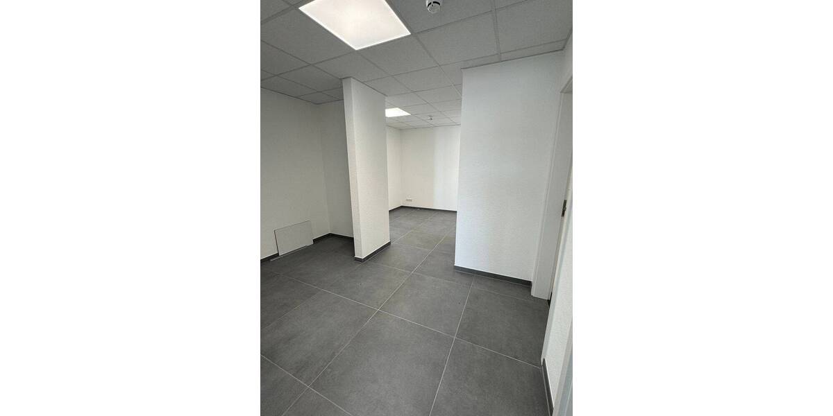 Gewerbeobjekt Lindhorst - 5 Zimmer, 207 m&sup2;, 2.200&euro; | Angebot:23516415