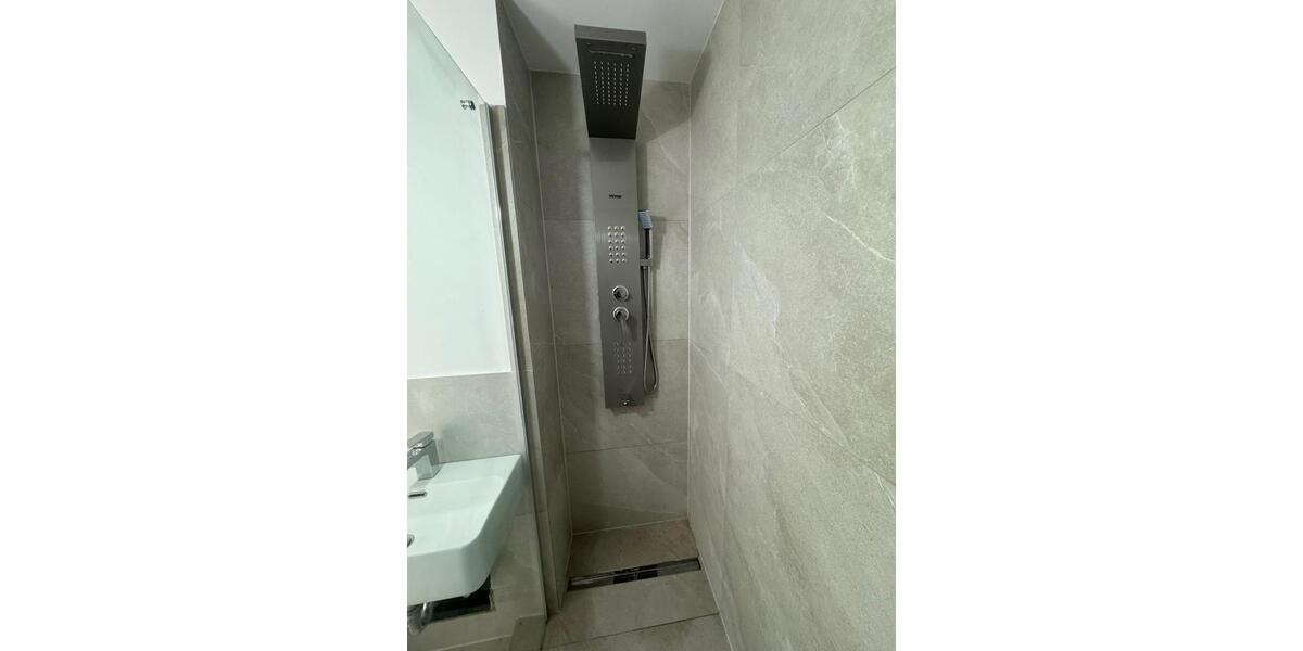 Etagenwohnung Wiesbaden Biebrich - 2 Zimmer, 64 m&sup2;, 1.150&euro; | Angebot:24618168