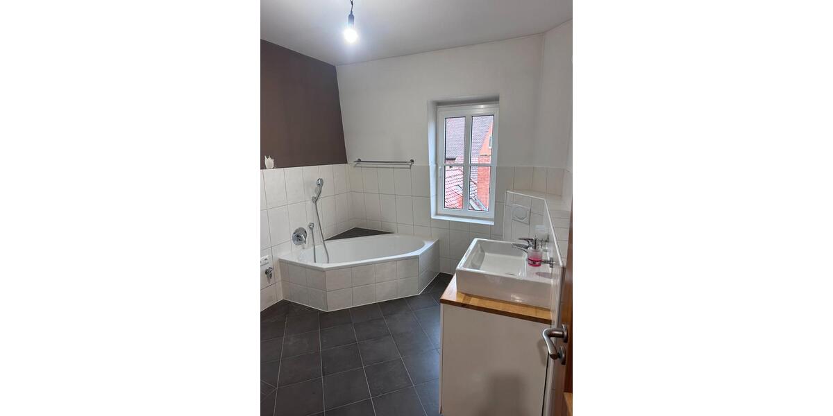 Etagenwohnung Bad Windsheim - 5 Zimmer, 135 m&sup2;, 1.150&euro; | Angebot:26006502