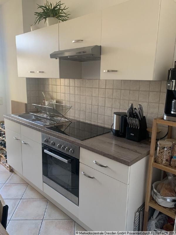Schöne 3-R-Wohnung mit Balkon zur Hofseite!! Einbauküche möglich !!