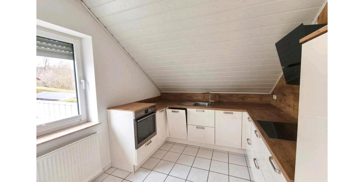 Dachgeschoßwohnung Bad Driburg - 4 Zimmer, 127 m&sup2;, 900&euro; | Angebot:25900234