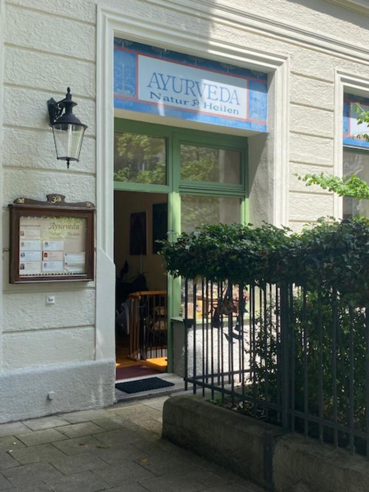 Praxisraum frei in wunderschönen Räumen in Neuhausen