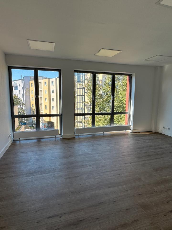 Work Different: 236 m² Büro im Erstbezug, jung & stylish – 13 Min. zum Alex